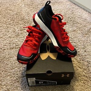 Brand new UNDER ARMOUR sneakers size 6Y